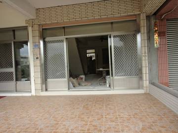 自強街店住