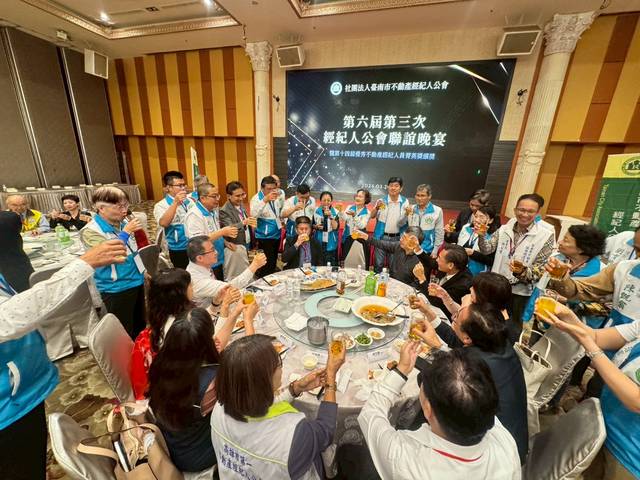 1381633_0be9cb2ee83ea33d2b407185e9d98bc1